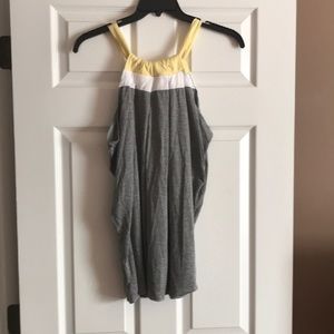 NWOT-BENETTON LIGHT WEIGHT TOP